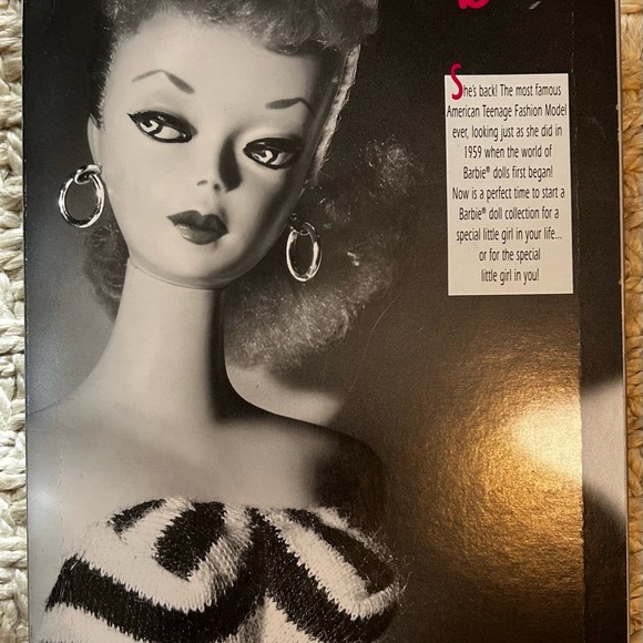 35th Anniversary Barbie - Picture 2 of 4